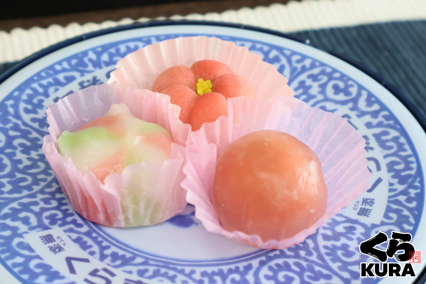 تويتر 無添くら寿司 公式 على تويتر くら寿司からカワイイ和菓子が登場 季節の和菓子 春ノ梅 手毬のお餅はわらかくてモチモチ 梅の花の練り切りは 甘くて見た目も華やか ぷるぷるの水まんじゅうには 梅餡がはいってるよ どれから食べよう