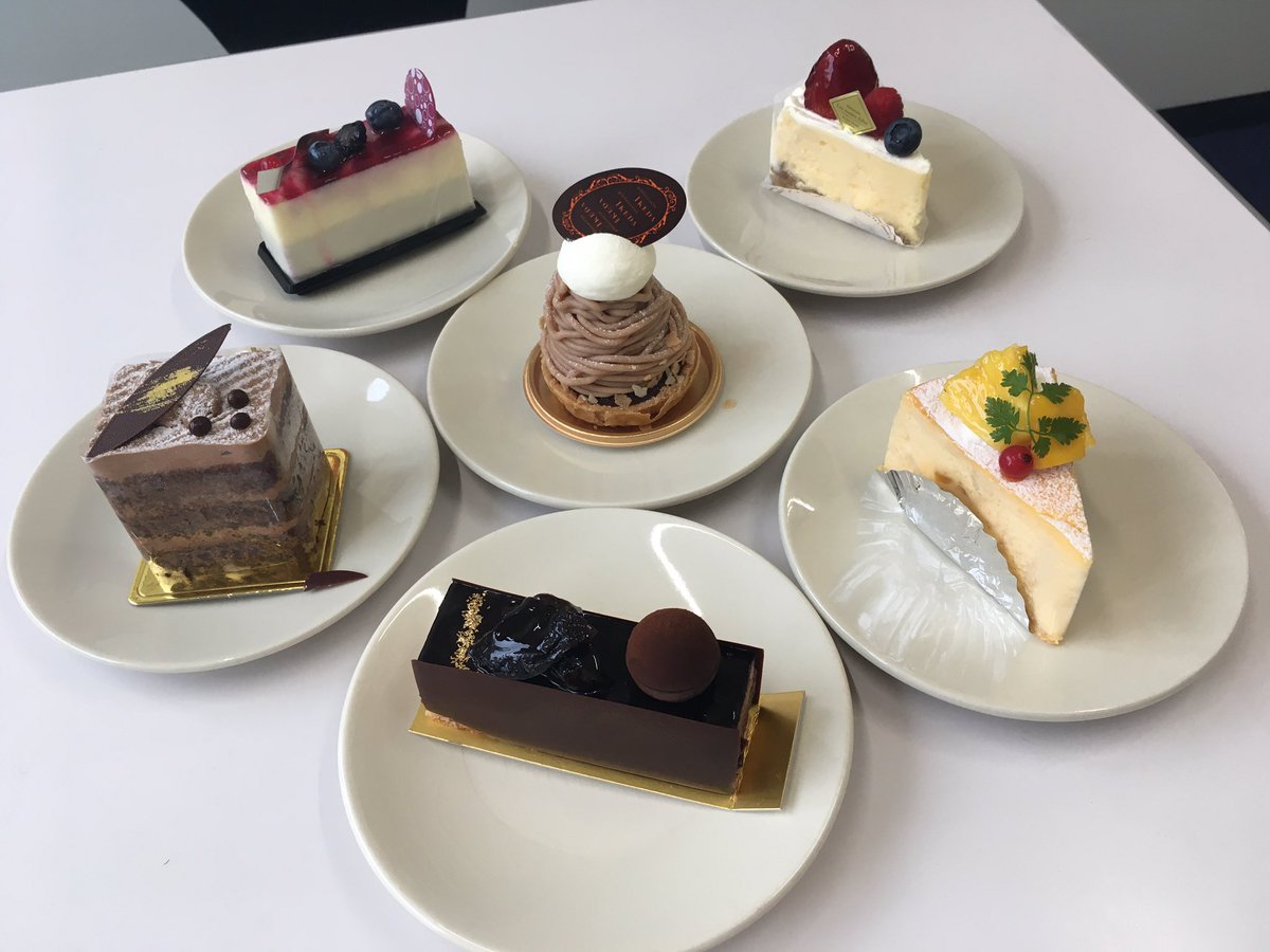 ドイツ語学院ハイデルベルク On Twitter Alles Gute Viel Gluck スタッフのお誕生日でした 一瞬密になっておりますが しっかりマスク着用で ケーキ美味しかった