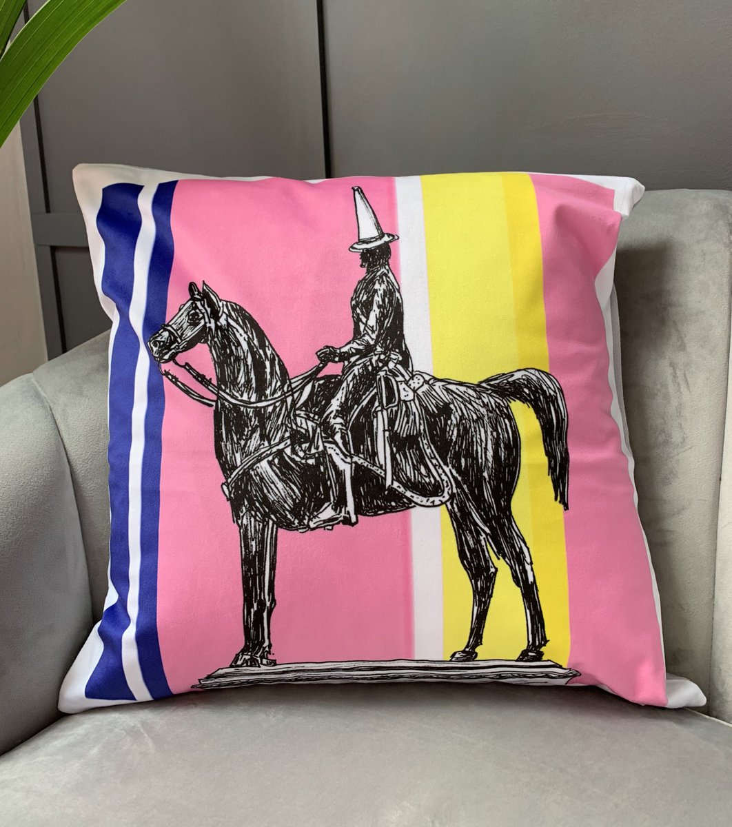 ScottieSketchCo's tweet photo. YASSS ITS SATURDAY! Hope you’ve all got something nice planned today. Here’s a one of my Duke if Wellington Glasgow cushions. They’re available to buy at Born in Scotland at their new shop at Stirling Mills! Go check them out!🌸
#glasgow #dukeofwellington #stirlingmills https://t.co/NSSGTCP9OA