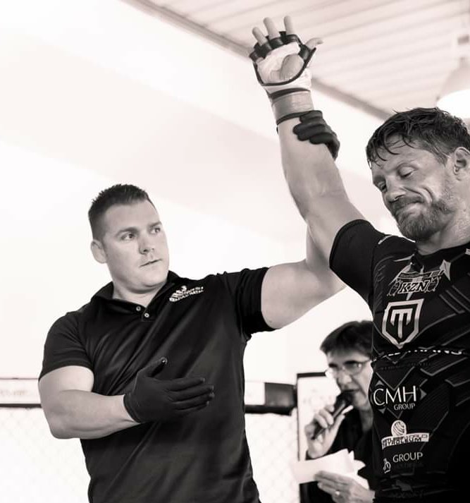 ettasreynecke's tweet photo. KNOW what you limitations are....then smash it!!
You decide SELF when you quit
Life with GRATITUDE and humbleness
And NEVER feel sorry for yourself
#strokesurvivor #strokerecovery #strokeawareness
#mmasa #immaf #mma #wrestling #davidgoggins #humble #workhard #neverquit https://t.co/fxgc5EsVwQ