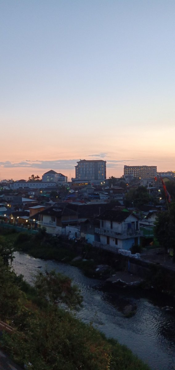 McIvanChar's tweet photo. Jogja senja #kalicode #JOGJA https://t.co/5iqUW3GS9B