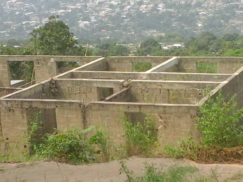 smi_congo's tweet photo. Parcelle à vendre
À Mont-Ngafula, Kimbondo, quartier dynamique en construction.
Parcelle de 20mx25m (500m²) avec construction inachevée.
13.000$
#Terrain #parcelle #ImmobilierKinshasa #CIICongo https://t.co/gRwXPC7NOk