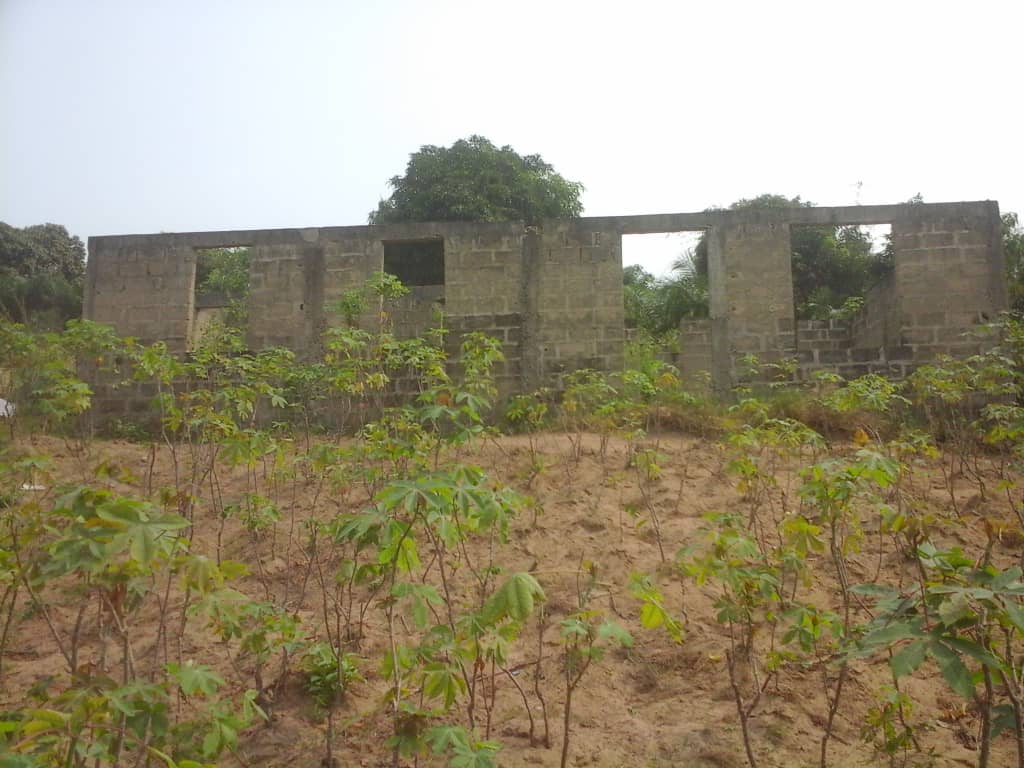 smi_congo's tweet photo. Parcelle à vendre
À Mont-Ngafula, Kimbondo, quartier dynamique en construction.
Parcelle de 20mx25m (500m²) avec construction inachevée.
13.000$
#Terrain #parcelle #ImmobilierKinshasa #CIICongo https://t.co/gRwXPC7NOk