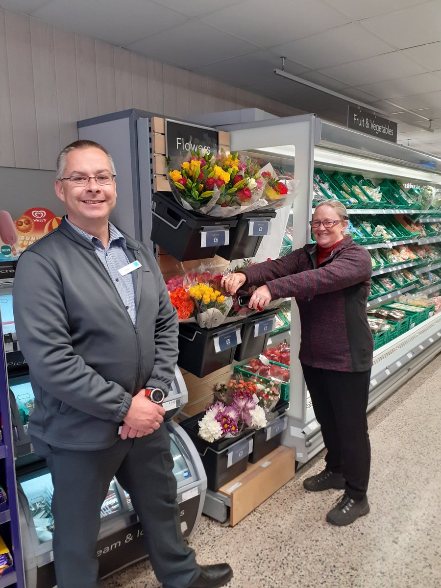 ColinOlver4's tweet photo. Mike training his new team, ready for our new store @ Petrol Drakewalls launching on 7th August  #ItsWhatWeDo #coopsouthwest https://t.co/apdQyx5tDf
