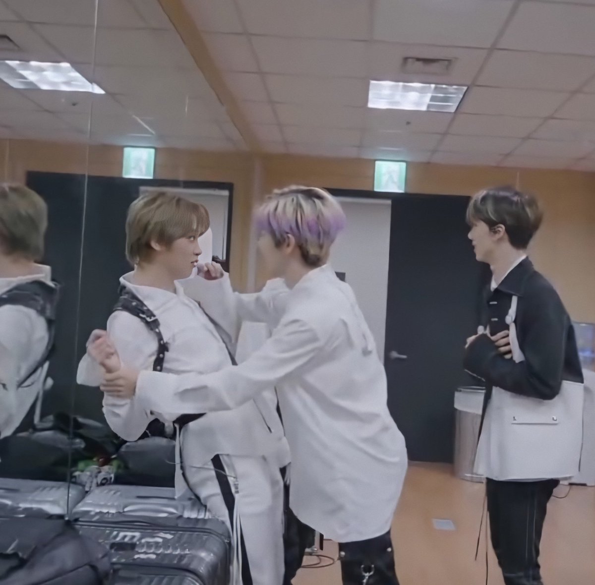 not_nctjohnny's tweet photo. haechan living the y/n life https://t.co/Lyj8I23Tj0