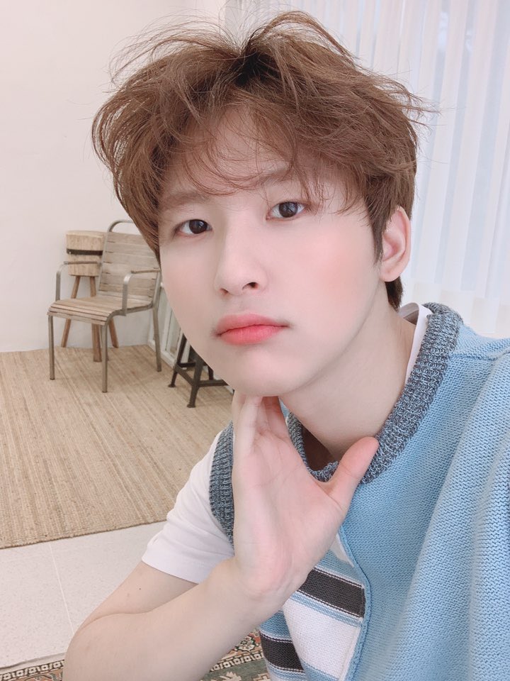 CRAVITY_twt's tweet photo. 러비티 !! 오늘 기분이 너무 좋다요 !!
왜냐면요 !!
초밥을 먹었거든요 ㅎ

#초밥 #루비최애음식 #맵스 #셀카 #저각도 #오랜만이쥬 #우빈 https://t.co/ghLIcio578