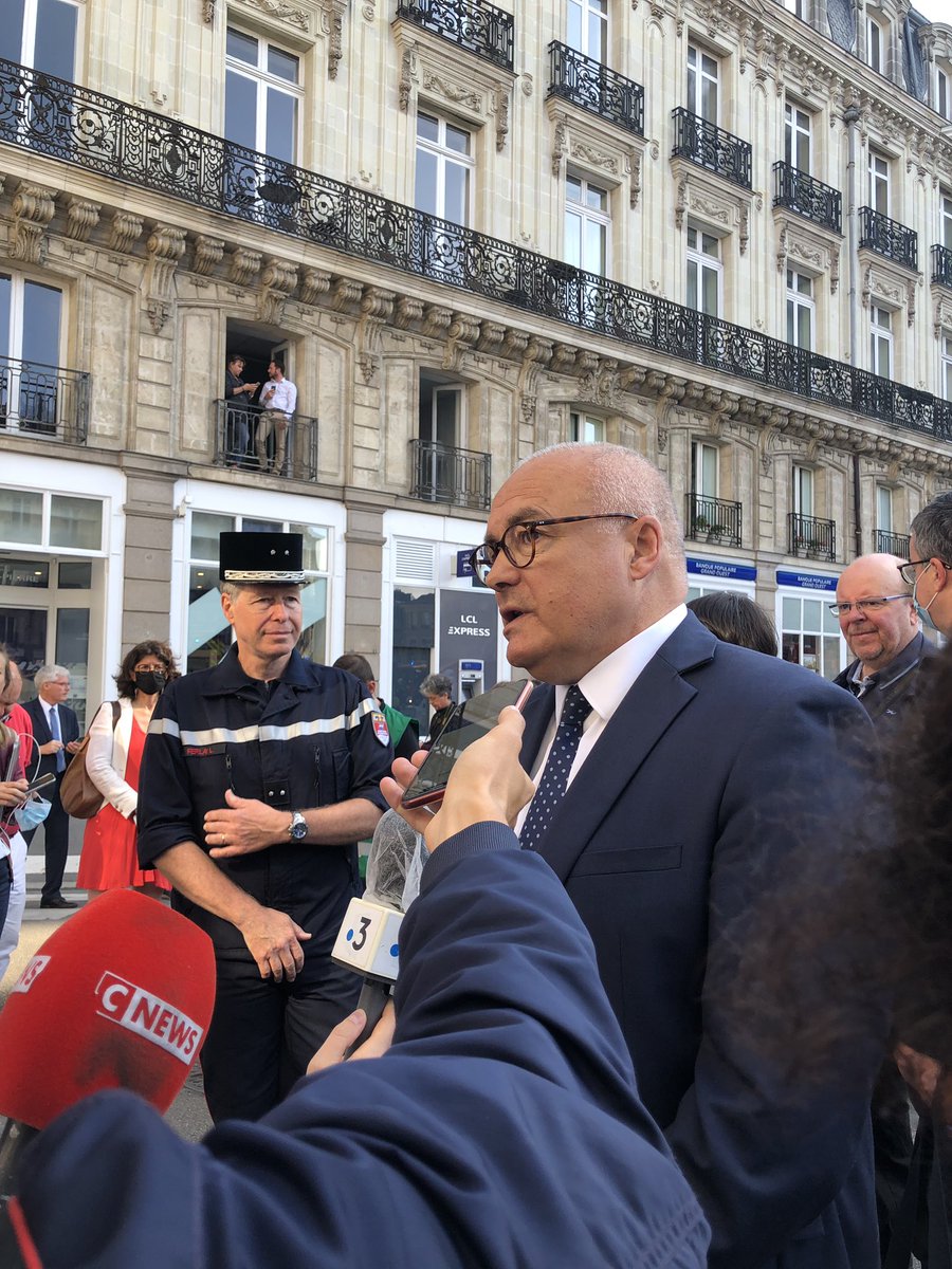 Selon le procureur de la République de Nantes, Pierre Sennès, « trois départs de feu » ont été observés à l’intérieur de la cathédrale de Nantes, ce samedi matin. « Un au niveau du grand orgue, un à droite et un autre à gauche de la nef ». La Police judiciaire est saisie.