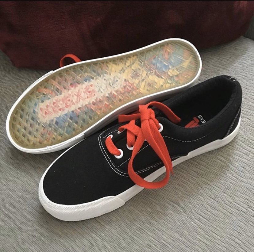 keexstribe's tweet photo. Due to the High demand of our #KeexsBlackPride Lace-Up, weβve decided to give out 2 Pair of these babies π€©
All you have to do is quote this tweet with why you want a pair and use the tag #KeexsTribe! The top 2 quoted tweets with retweets after 5 days, gets a pair each! π― ππΎ https://t.co/11ZmS5RDuA