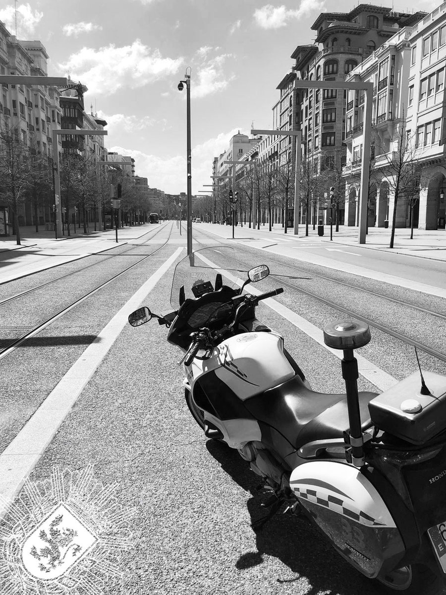 policiazaragoza's tweet photo. No queremos volver a vivir estas imágenes.

Se #Responsable

#FelizFinDeSemana https://t.co/qd9weDxKMz