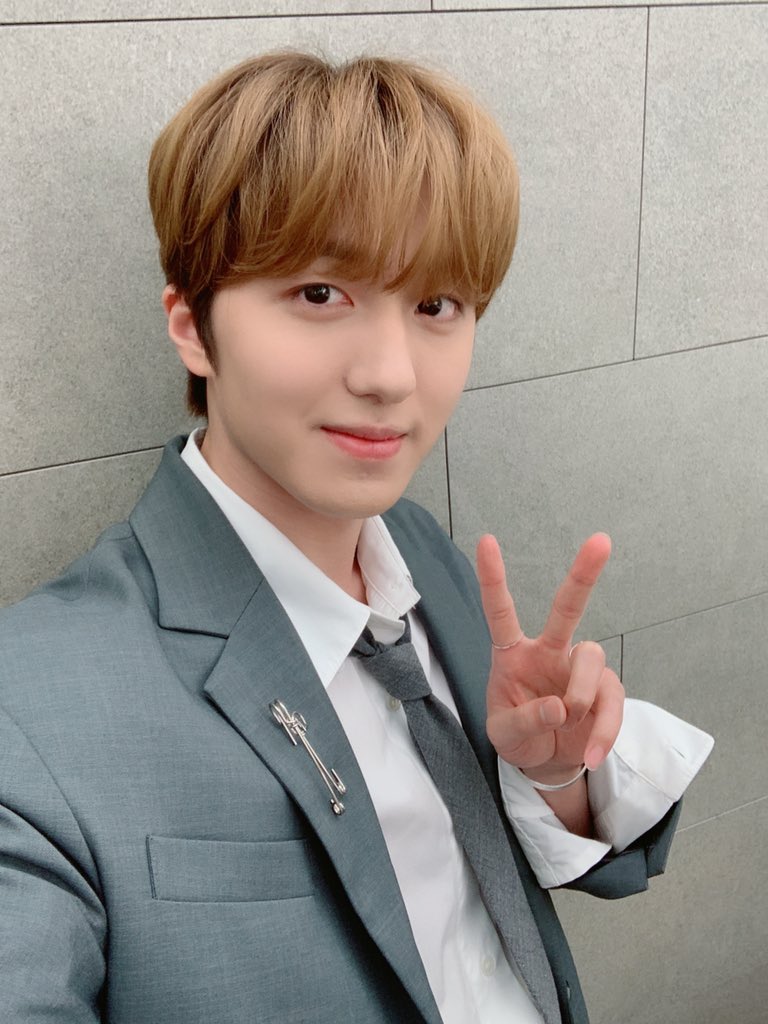 SF9_FANCLUB's tweet photo. [📸] 따스한 FANTASY의 사랑이 더해진 여름 향기🍃

#SF9 #에스에프나인 #여름향기가날춤추게해 #SummerBreeze #9loryUS https://t.co/EU8rZlybuv