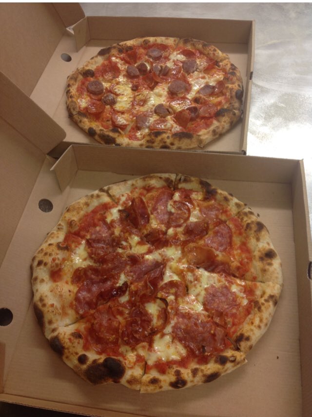 cafficabanypair's tweet photo. Pizza ar gael heno ‘ma 4:30-8:30. Archebwch dros y ffôn ar 01690 710505.
Pizza available tonight 4:30-8:30. Phone 01690 710505 to order #betwsycoed #eryri #snowdonia #authenticpizza https://t.co/XSZ4cU6pZh