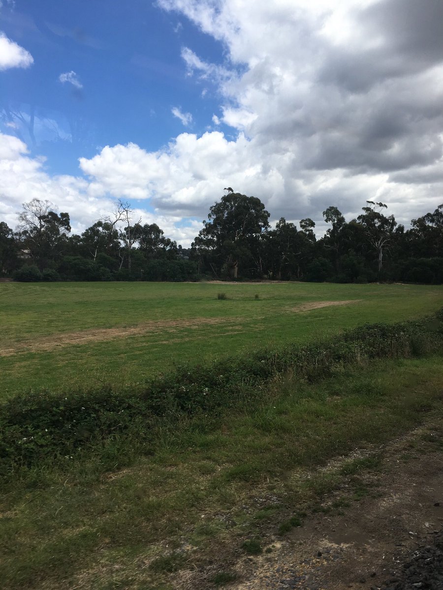 TheRealBecHope's tweet photo. https://t.co/YjyDelbzDZ @jenahansen won’t be on this list for much longer if my powers of persuasion somehow work their magic...come on, who wouldn’t want to be close to scenery like this? #eltham3095 #eaglemont3084 #greensborough3088 #diamondcreek3089 #hurstbridge3099 #movenorth https://t.co/vvvSgF5Fom