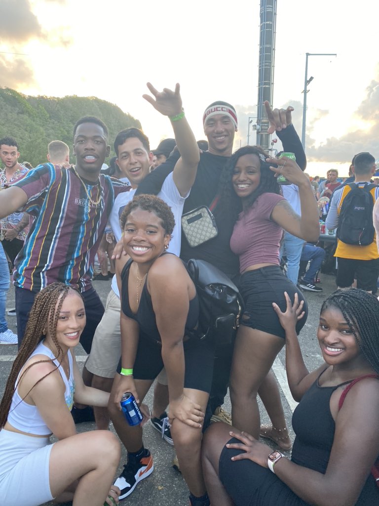 jaelynn_rene_'s tweet photo. Guam was tooooooo lit😭 https://t.co/GenhVrMJzP
