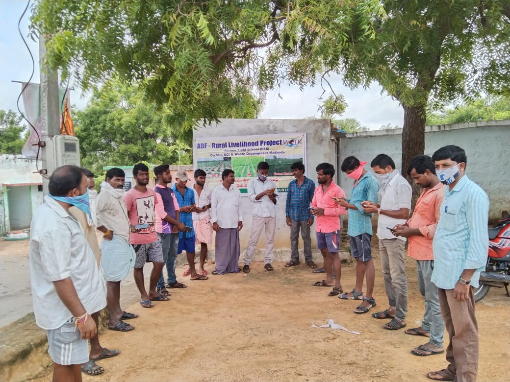 WOTRIndia's tweet photo. Introductory sessions on how-to-use the #FarmPrecise App developed by @WOTRIndia for farmers of #Narayanpet, #Telangana.
@AxisBank Foundation @qualcomm_in @Qualcomm @QualcommforGood #NutrientManagement #IrrigationManagement #IntegratedPestManagement @CNarayanpet @TelanganaCMO https://t.co/MgIKcZ994d