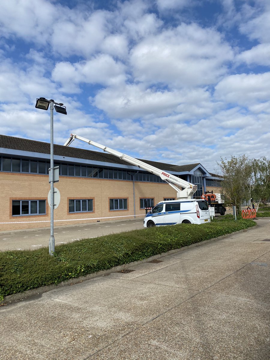PriceCleaning's tweet image. Our 56m Bronto showing off its outreach and up and over capabilities on this site to access gutters on a courtyard, 13m height and 30m + outreach