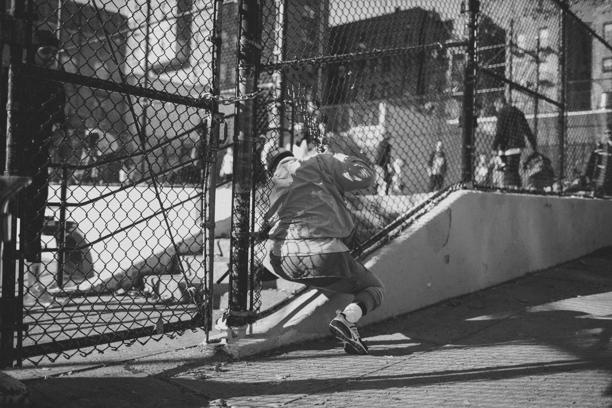 RealPGRaters's tweet photo. Park is under lock and key? No problem!
Hoopers gotta find a way in....

Ball is Life!

#PGRaters #BallNonStop #thisiswhyweplay #PLaygroundlegends #basketballbeerchallenge #NBA2K21 #NBATwitter #NBA2K20MyTEAM https://t.co/huiaZTV22M