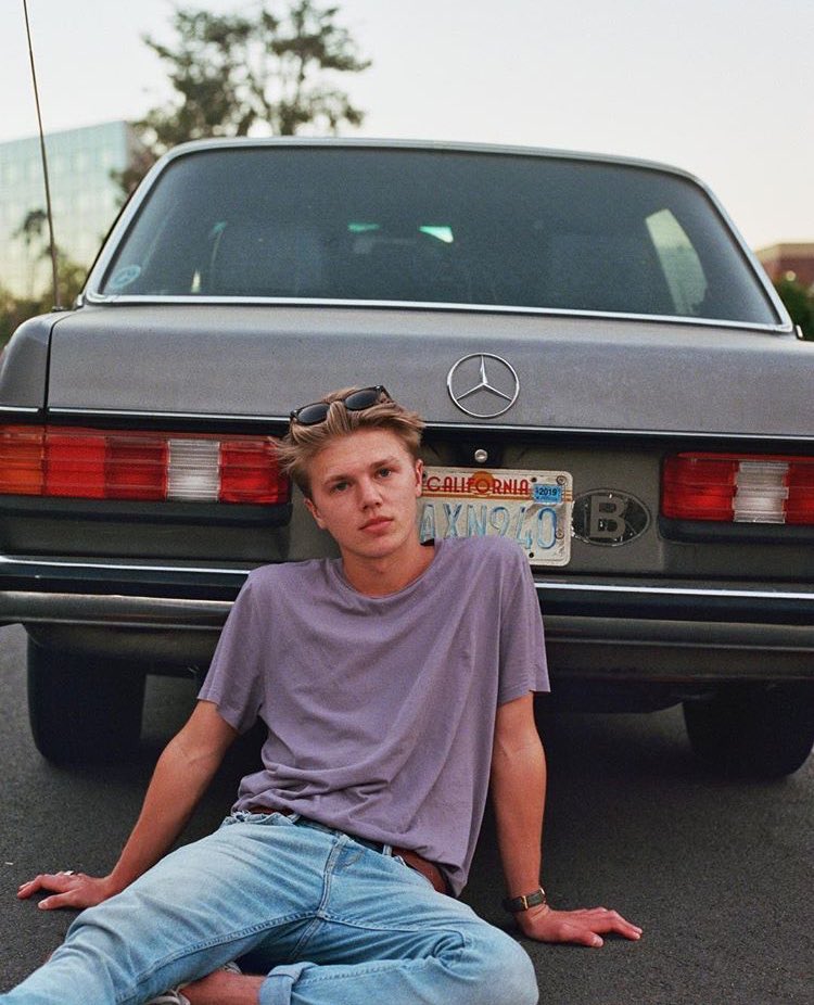 George Smith ( @NewHopeGeorge) as Leornardo DiCaprio, a thread 