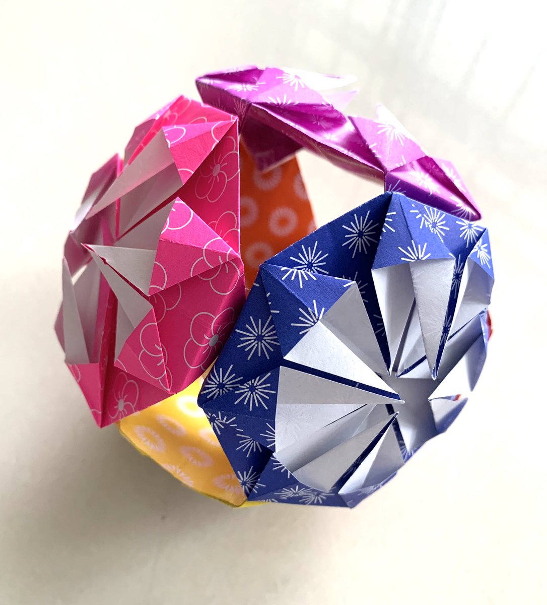 It’s been a low few days so turned to  @DrLizzieBurns for inspiration, thank you. Day 18  #GeometricJuly.  @c0mplexnumber