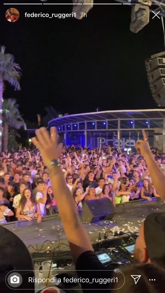 stanzaselvaggia's tweet photo. Ieri sera, Gallipoli. Però i concerti no, che poi torna il Covid. https://t.co/Fz9VbnWMIj