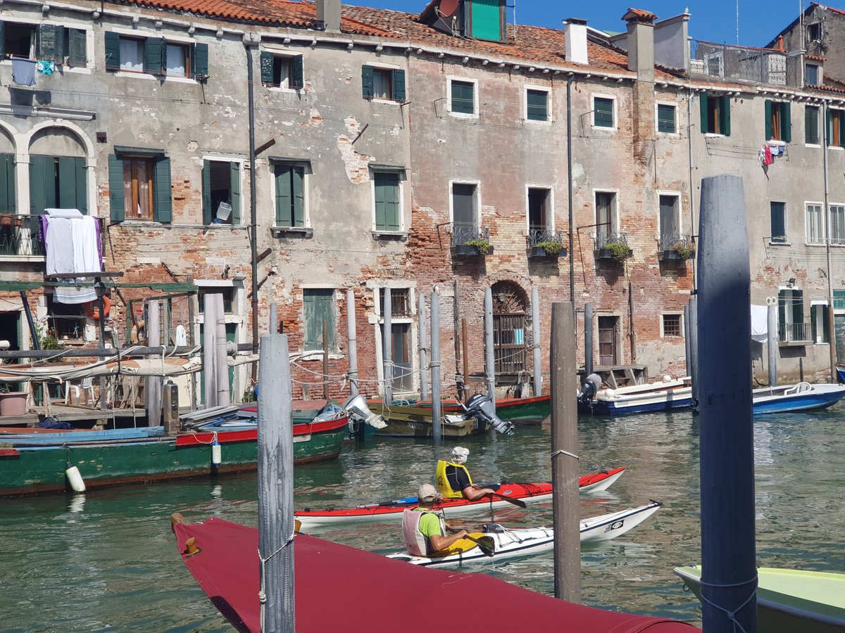 menstylefashion's tweet photo. You can #kayake in #venice
https://t.co/1oh4kxNsbu https://t.co/NMSs9Veoa9