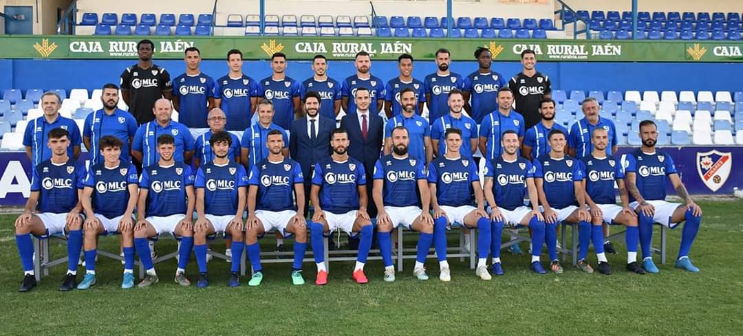 plusero's tweet photo. Un escudo, una ciudad, una afición... Hoy es día de #derbi, hoy es día de #victoria. @Linares_Dptvo #ProximaParada #SegundaB #Sentimiento #Azulillo https://t.co/1yiy1irmSs