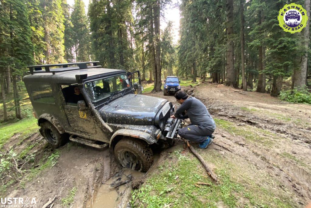 kashmiroffroad's tweet photo. Getting stuck is an option. Getting stranded is not!
Photo - Latif Karnai
#kashmiroffroad #neverleaveamanbehind #offroad #dirttrack #jeep #4wd #kogirls #mahindrathar #jeeplife #offroadlife #thar4x4 #kashmir #offroadtrail #offroadadventure #motorsport #… https://t.co/oHQenmKbYR