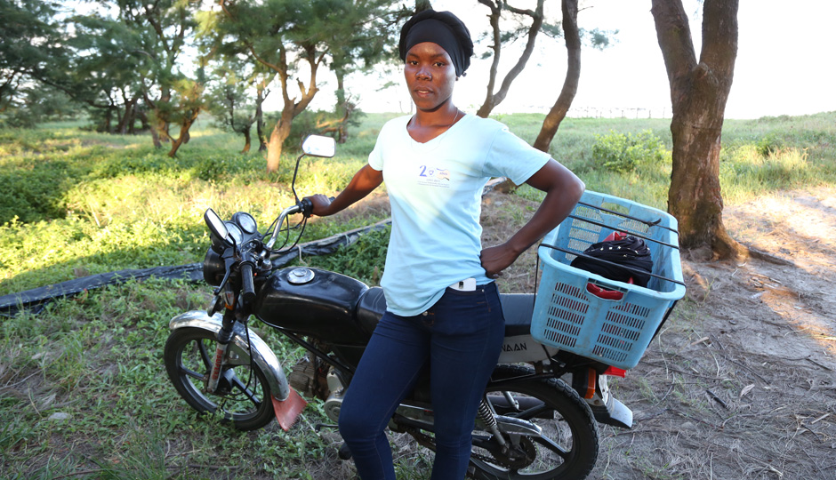 leFIDA's tweet photo. #Mozambique
“Je veux que les femmes de ma communauté suivent mon exemple. Afin qu'elles n'aient pas à compter uniquement sur leur mari"

Découvrez comment la vie de Mariamo a changé grâce au #FIDA et à #PROPESCA
▶️ https://t.co/9QiLg06dU4 https://t.co/Z47wmEY1vA
