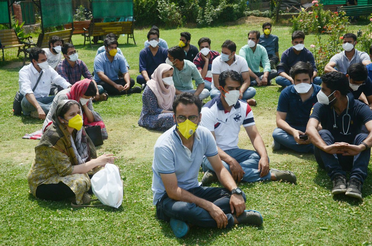 Basit Zargar باسط On Twitter Doctors And Paramedics On Strike After Attendants Allegedly Assaulted A Female Doctor At Smhs Hospital In Srinagar