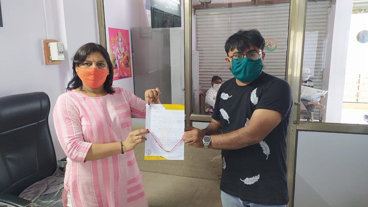 DrAshaPatel's tweet photo. #पहेली_राखी_देश_प्रेम_की
ભાઈ બેનના પવિત્ર પ્રેમના પ્રતિક સમાન રક્ષાબંધનના પર્વ ઉપર સ્વામિ વિવેકાનંદ યુવા કેન્દ્ર ઊંઝા નગરપાલિકા અને ઊંઝા તાલુકા દ્વારા આજે ઊંઝાના ધારાસભ્ય બહેન દ્બારા આપણા વીર જવાનોને રાખડી મોકલી.
#VijaySutra #SVGR @adgpi https://t.co/2mPR8YXdll