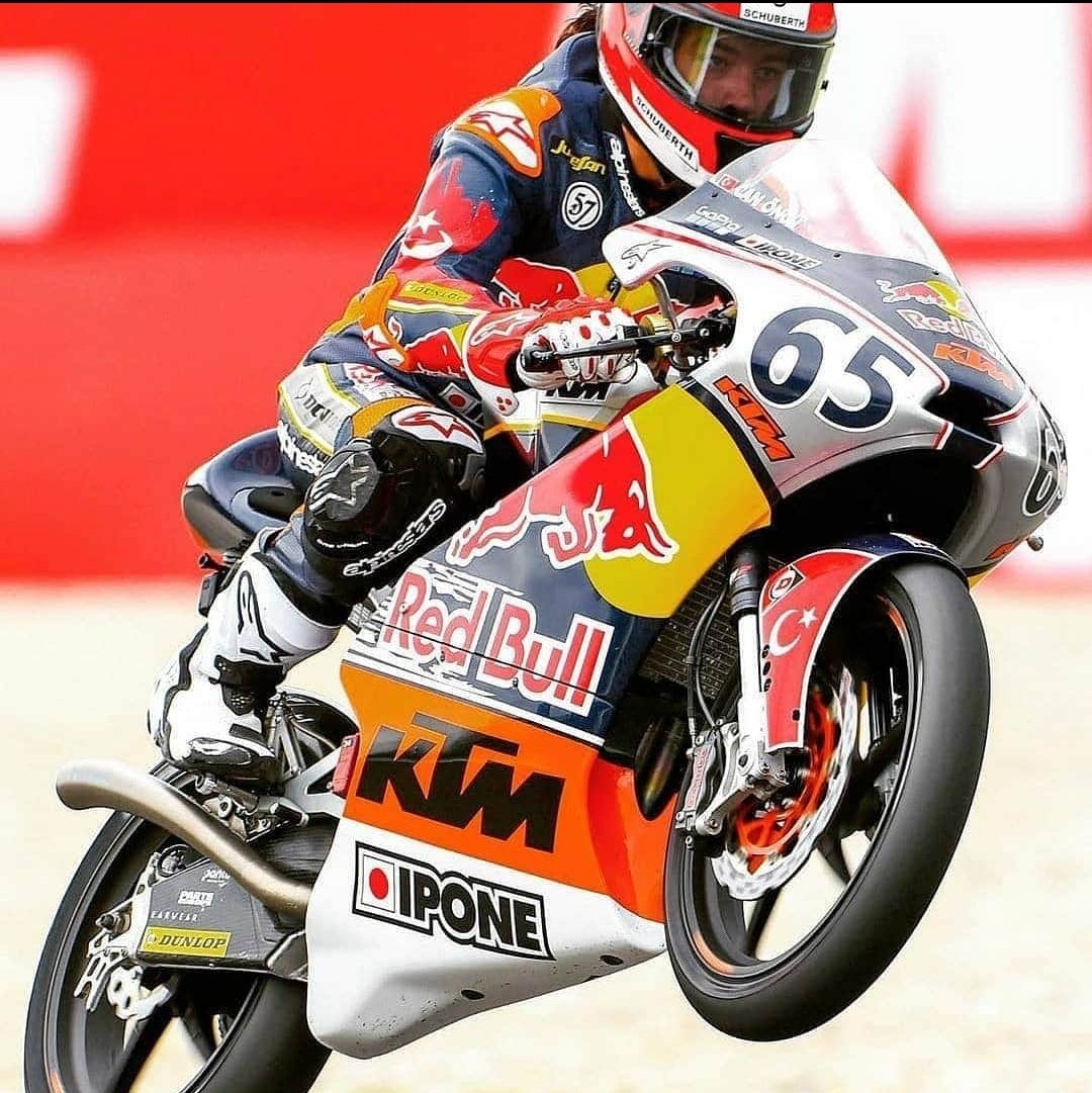 IbericaIpone's tweet photo. Somos partners de lubricantes y productos de mantenimiento en la @RB_Rookies_Cup.

Productos de máxima calidad preparados para trabajar en las más altas competiciones.

#ipone #Iponelube #passionfirst #motomaniak #iponizate #UsaLaMoto #iponepassion #lubricante #redbullrookiescup https://t.co/u0HFWBQYI5