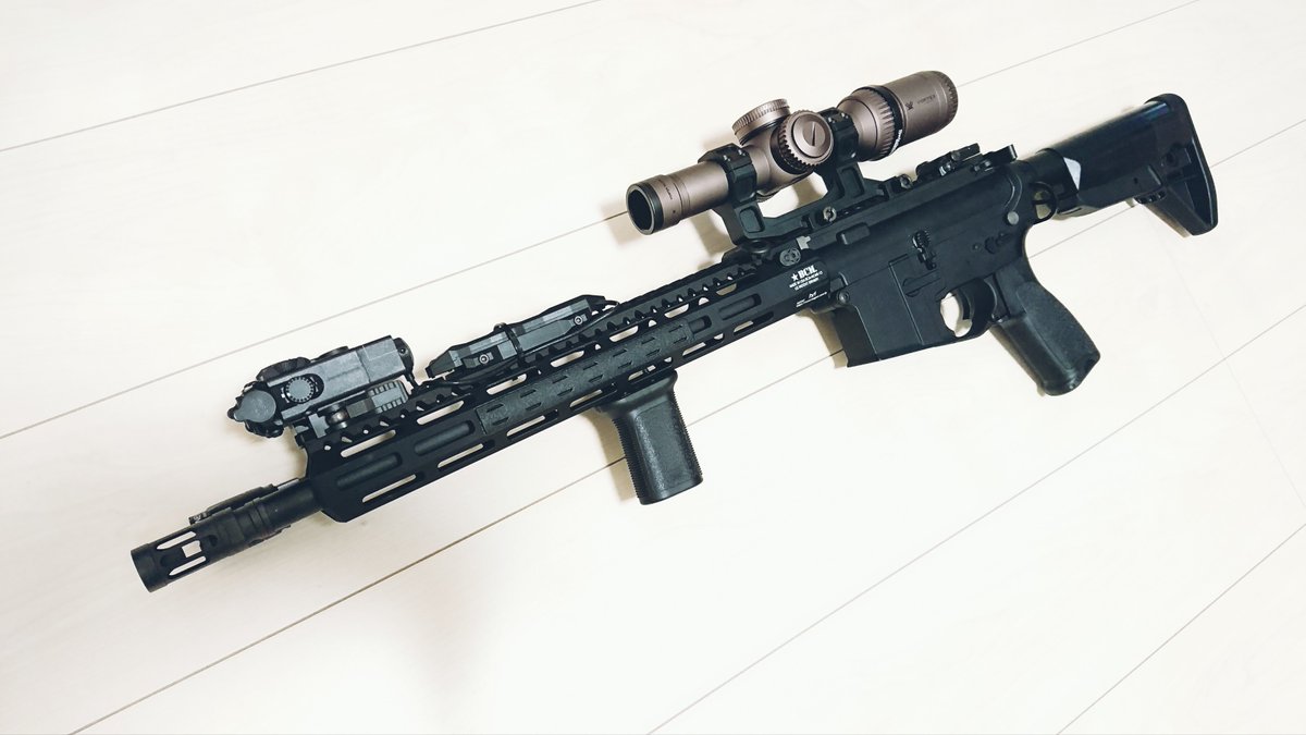 sinya_s's tweet photo. 勢いでパーツ買い集めて作った。
レシーバーの後部ロックピンが左右逆向きでしか挿せなくなってる不具合どうにかしたい。
#airsoft #airsoftgun #specnaarms #holywarrior #sotac #battleaxe #angrygun #nightevolution #dytac #bcm #mcmr #vortex #razorhdgen2 #geissele #dbala2 #surefire https://t.co/KOLTwmTLiW