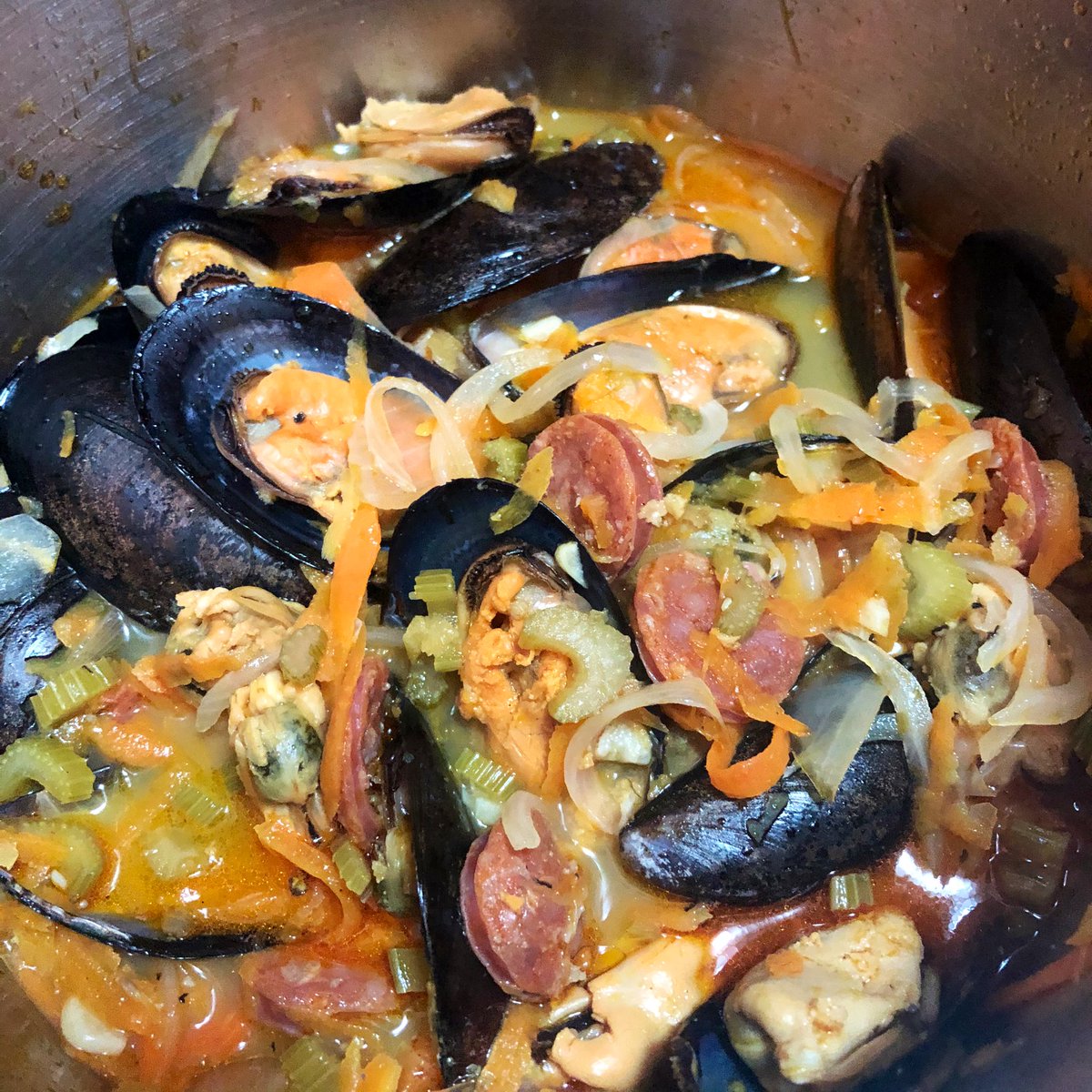 SNSalgado's tweet photo. The nephew came over and didn’t want to eat lamprais so I made him a Dutch style mussel pot!
#mussels
#musselpot
#chorizo
#celery
#onions
#garlic
#carrot
#butter https://t.co/78Y2DgmmjR