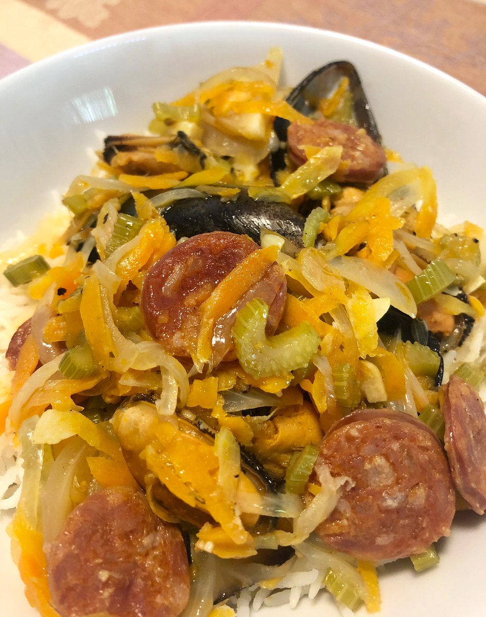 SNSalgado's tweet photo. The nephew came over and didn’t want to eat lamprais so I made him a Dutch style mussel pot!
#mussels
#musselpot
#chorizo
#celery
#onions
#garlic
#carrot
#butter https://t.co/78Y2DgmmjR