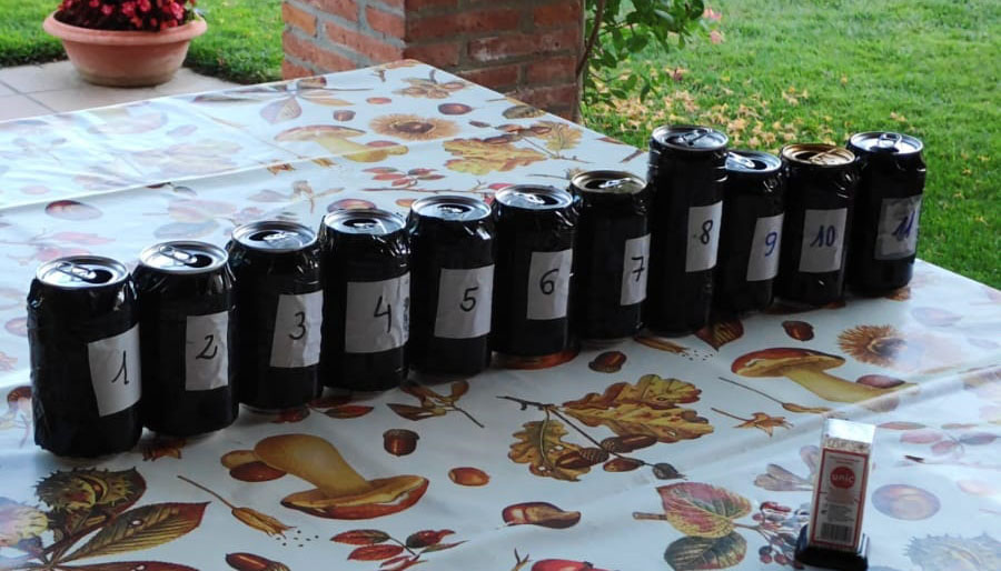 burrubeer's tweet photo. Amb els amics de #Retroruning varem fer una prova, una #cata A CEGUES de 11 marques de #cervesa de super, els resultats? si mes no alguns de sorprenents. Ho expliquem al #blog 

CATA A CEGUES DE #LAGER INDUSTRIALS https://t.co/So8cuK8geB 

#cataacegues #lager  #catacervesa https://t.co/K5xDkjmNRc