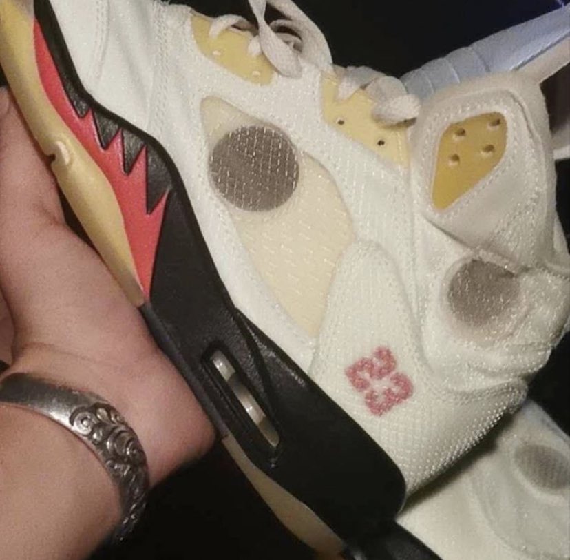 FitThemAll's tweet photo. Premier aperçu de la Jordan 5 Off White Sail. 

Plus emballé que le premier coloris? https://t.co/j2GD6rLSqq