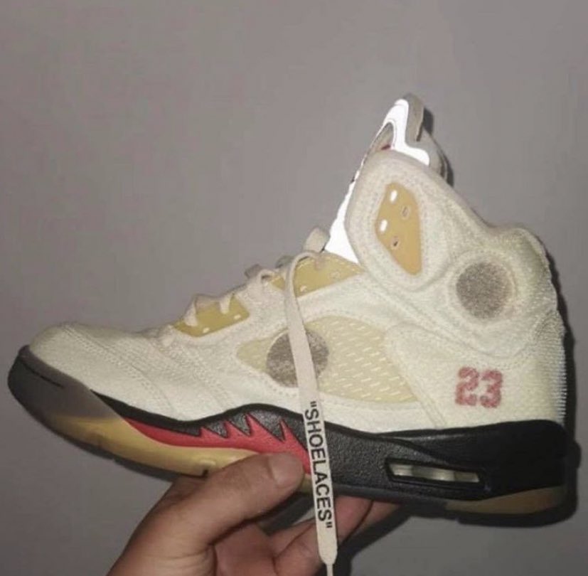 FitThemAll's tweet photo. Premier aperçu de la Jordan 5 Off White Sail. 

Plus emballé que le premier coloris? https://t.co/j2GD6rLSqq