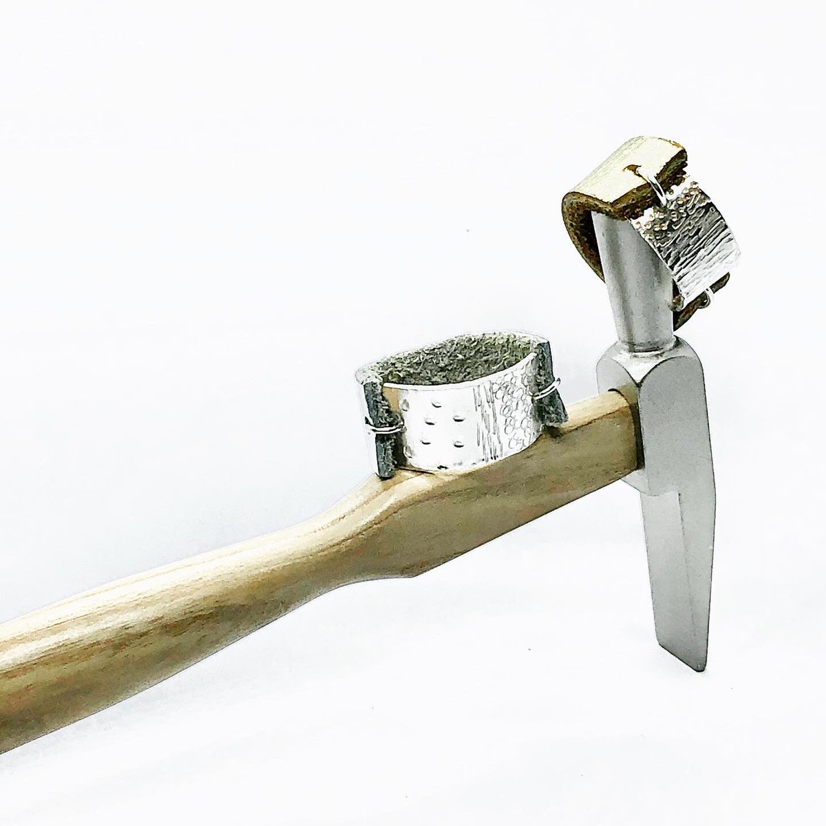 Mornin’ <a href="/UKGiftHour/">UKGiftAM</a> Feeling bright and shiny this morning? Come and follow the lovely shininess at instagram.com/bsilvermaverick or Facebook.com/silvermaverick… #handmadesilver #UKGiftAM #ukgifthour #SaturdayMorning #SaturdayVibes #saturdaystyle #silverlover