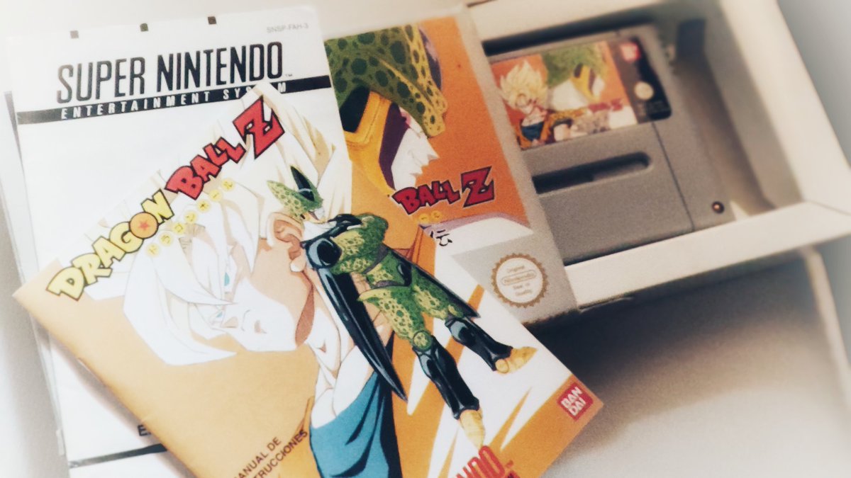 PedjaPixeblog's tweet photo. Fue en el verano de 1993 la primera vez que jugué con Goku en una videoconsola, cartucho japonés alquilado en videoclub gaditano. Meses más tarde, Bandai llevó a Europa la versión PAL y hubo tortas por conseguirla. No era para menos. #retrofinde #SuperNintendo https://t.co/i55O11HPKk