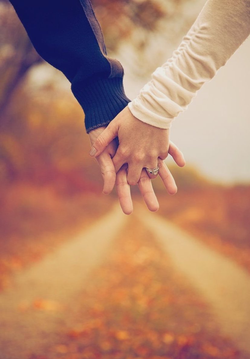 #كلمه_لحب_عمرك 
خذلتني ؟ خيبّت طني 
تركتني وكُنت تعلم أني احببتُك ؟
عانيت منك ؟
شكوت لك حالي ولم تهتم ؟
لا أريد شيئاً 
كُن بخير ولن أسامحك أبداً ..💔