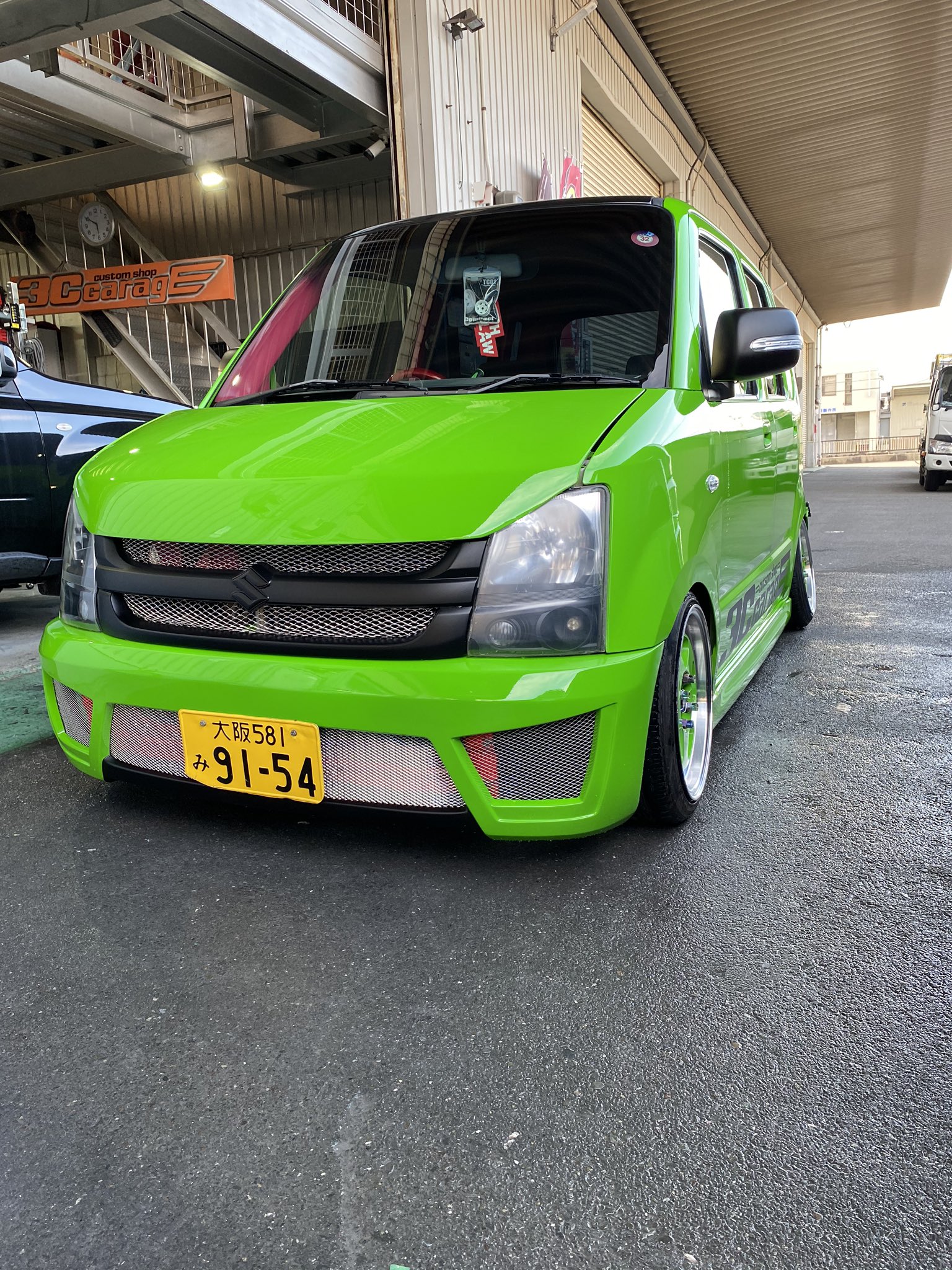 緑の車 - Cerca / X