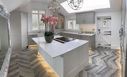 roof_maker's tweet photo. For something that's really special, @ideal_design_ltd have installed a 3x1m landscape Luxlite in this stunning kitchen.
We really love seeing our Luxlites being used like this to create something unique. https://t.co/aKCxcFcBpK