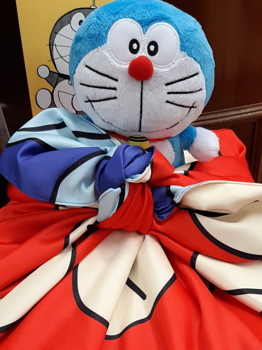 ジュンク堂書店奈良店 على تويتر 100年ドラえもん予約受付中 年12月1日頃発売 税込円 特典の１つ 超大型 タイムふろしき の見本がやってきました 生地が厚くて 手触りが最高です 商品も布クロス装に箔押しと徹底的なこだわりを感じます 是非店頭で