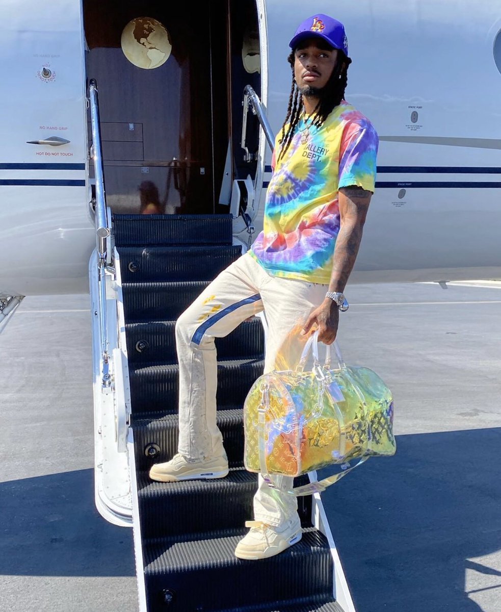 MigosFrance's tweet photo. Quavo avec sa Jordan 4 Sail Off White 🥶 https://t.co/lyyKaiwoMd