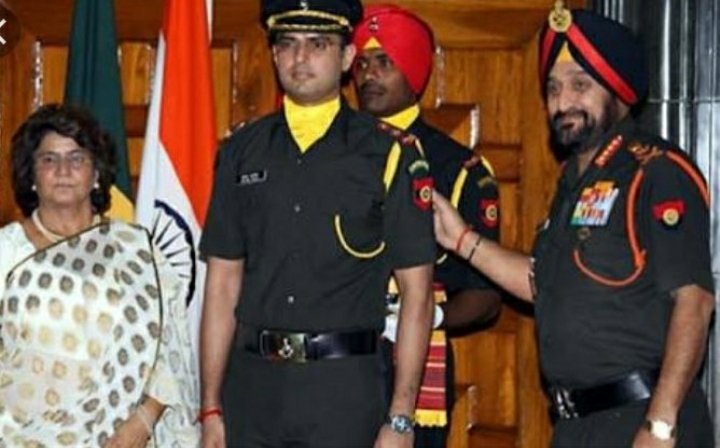 ajay_nagar0017's tweet photo. Imposing section 124(B) on army man show the mentality of Gehlot. We all stands with  Lieutenant @SachinPilot #मैं_भी_पायलट #मैं_भी_पायलट https://t.co/WOICbOmIkn