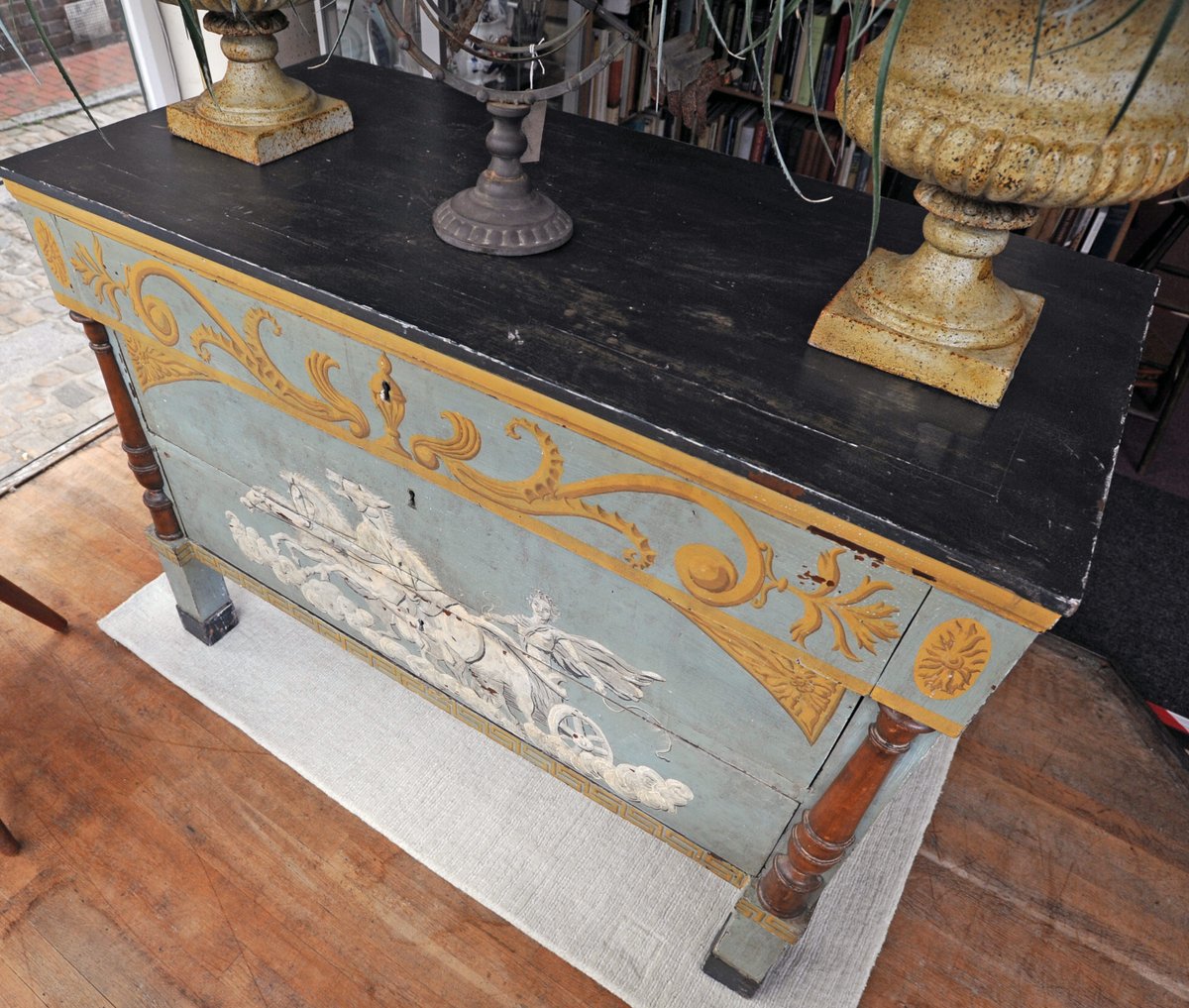 CliffeAntiques's tweet photo. Just in, this stunning early 19thC #Italian hand-painted #commode £3,500 #cliffeantiquescentre⁠
#lewesantiques #cliffehighstreet #leweshighstreet #leweshighstreettraders #independentshops #shoplocal #lewes #eastsussex https://t.co/GAEYoCkpE4