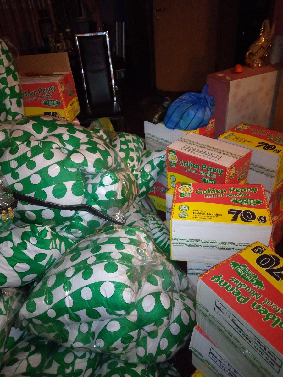 RacheltheP's tweet photo. Rachel the PIPER FOUNDATION team set for our covid-19 outreach in Ungwan Gwari- Kawo Kaduna.We will give out foodstuff and face masks.Partner as your brand will enjoy publicity on our media packages. To partner, please get in touch here or send a Whatsapp message to 07058097904 https://t.co/J0LmihB0u9