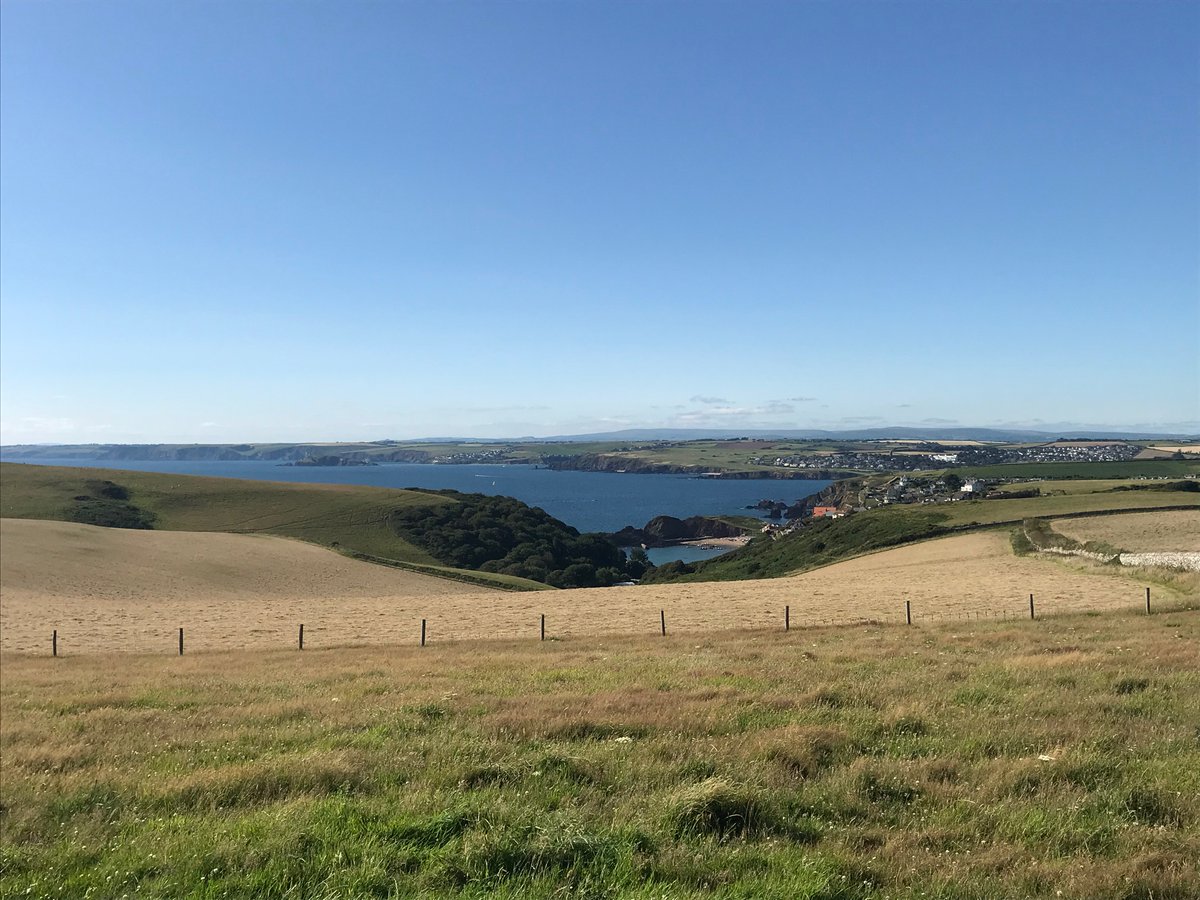 edward_gillin's tweet photo. The Great Crab Run! This is my sort of running trip - a coastal route, pretty views, lots of Prosecco, a crab, and the sun setting over #Cornwall, far away! #devoncrab #southdevon https://t.co/oYjZa21PMp