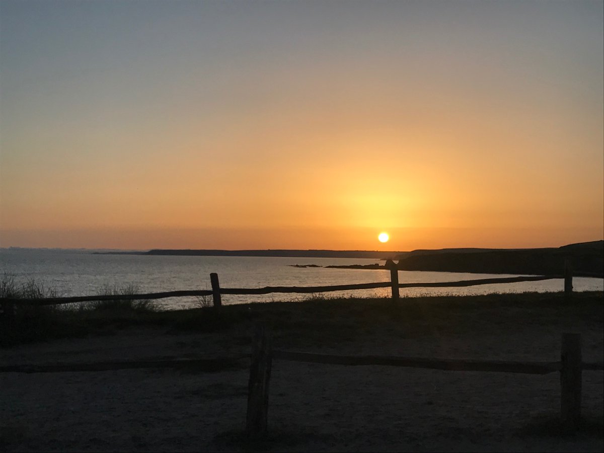 edward_gillin's tweet photo. The Great Crab Run! This is my sort of running trip - a coastal route, pretty views, lots of Prosecco, a crab, and the sun setting over #Cornwall, far away! #devoncrab #southdevon https://t.co/oYjZa21PMp