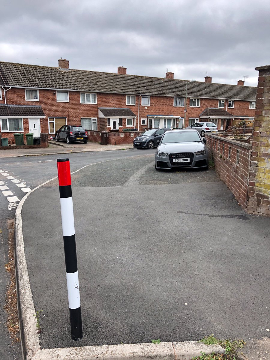 TomReed_'s tweet photo. @DevonCC 
Please tell me how this is illegal parking? It’s not obstructing the road nor is it obstructing the pathway? Ive parked my car here for over 3 years, it’s parked well over 1.5meters away from the edge of the curb and is not causing any danger to others? https://t.co/3uO7nGwt0J