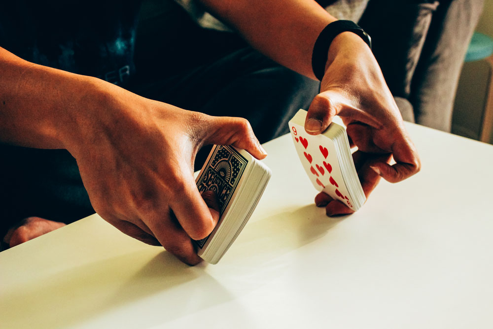rene07's tweet photo. Ein Kartenmischgerät für den professionellen Spieleabend zuhause - https://t.co/44VpPrYQ6E https://t.co/0GUGk4djeC